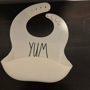 YUM Soft Silicone Bib with Pocket - White
